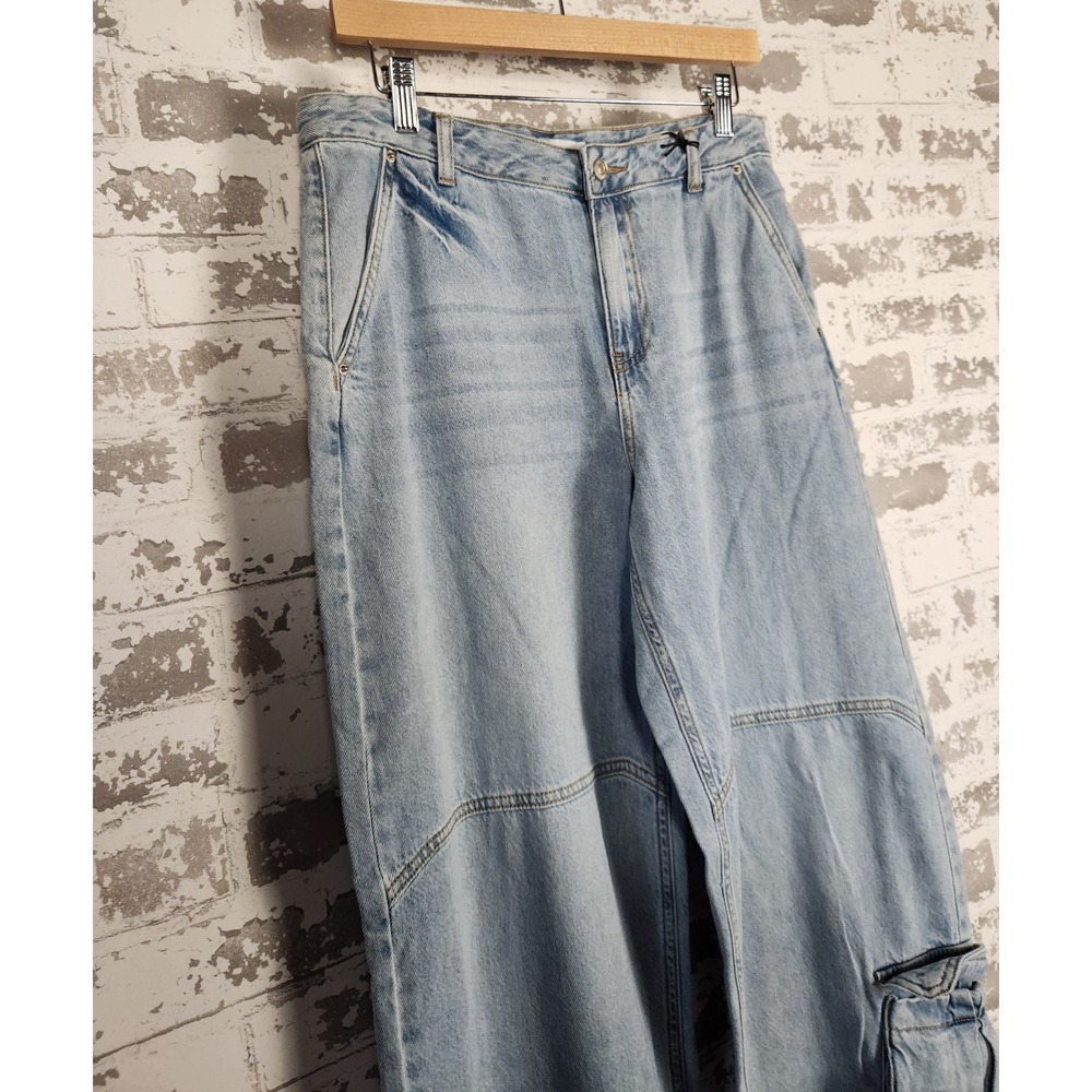 Forever 21 Baggy Cargo Jeans Women's Size 28 Light Denim Pockets Wide Leg Y2k - Picture 4 of 16